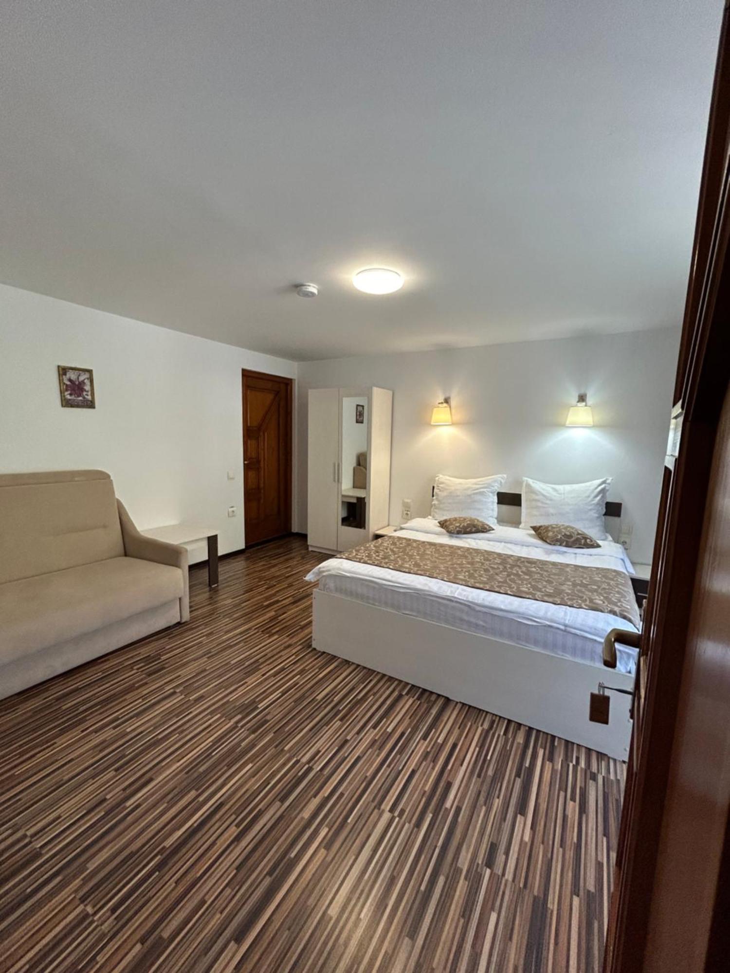 Casa Mia Hotel Moeciu De Sus Buitenkant foto