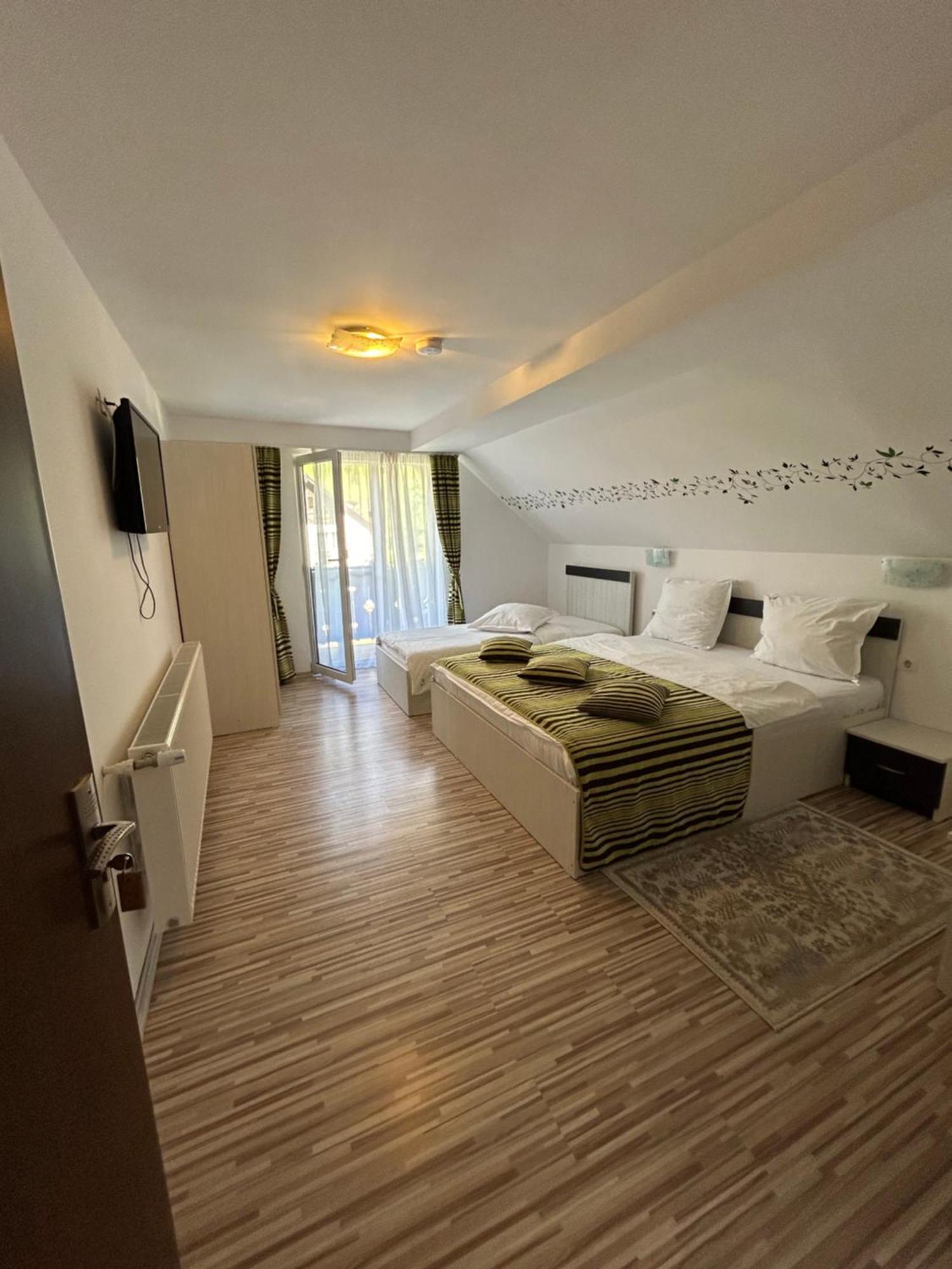 Casa Mia Hotel Moeciu De Sus Buitenkant foto