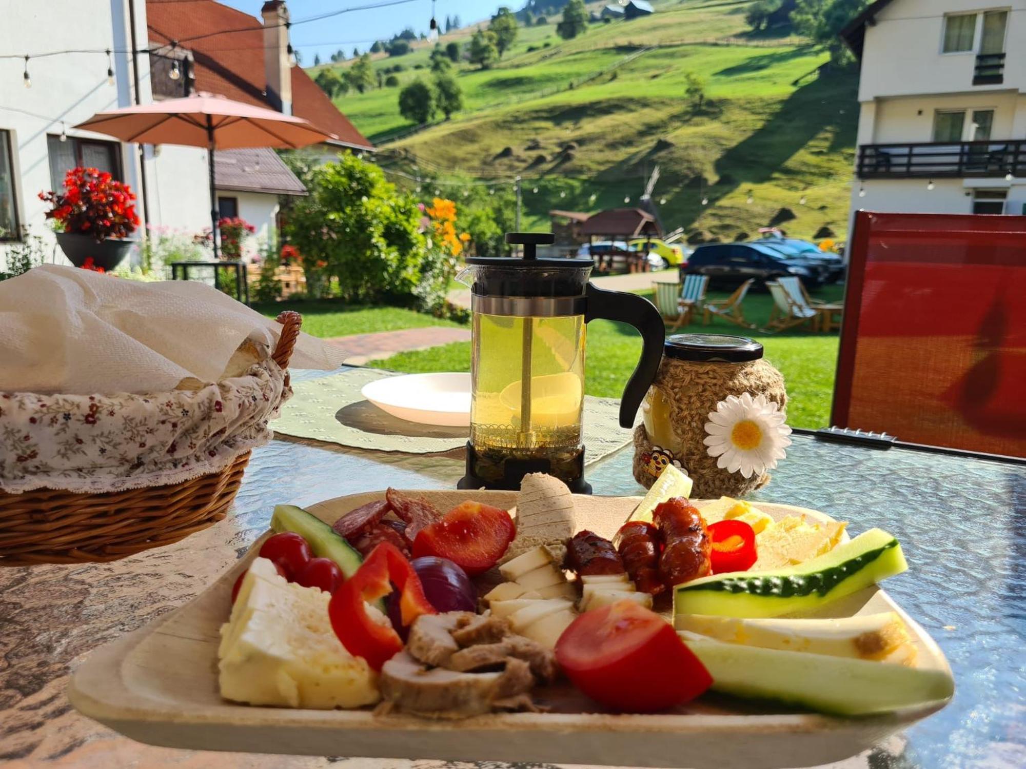 Casa Mia Hotel Moeciu De Sus Buitenkant foto